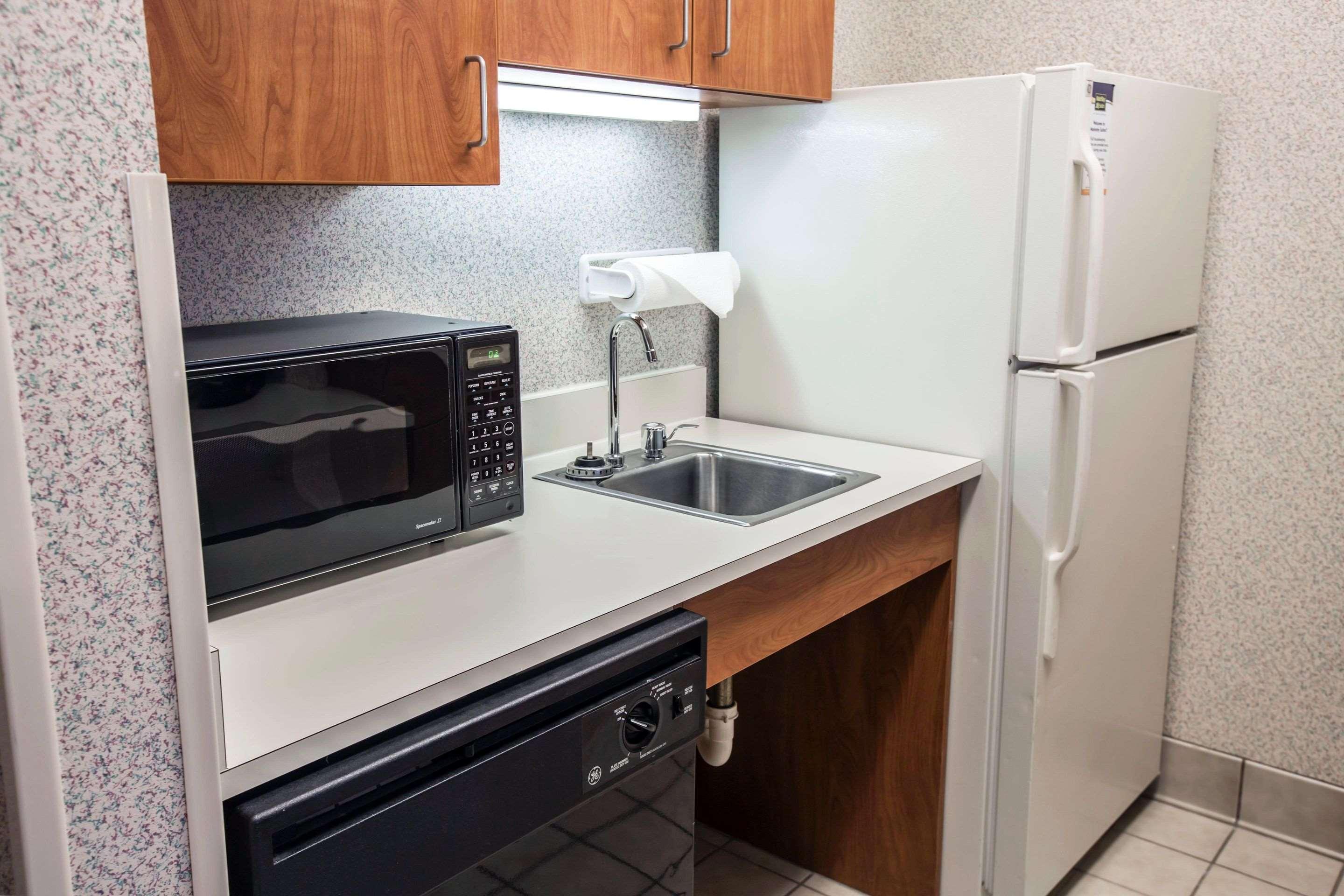 Mainstay Suites Wilmington - University Area Eksteriør billede
